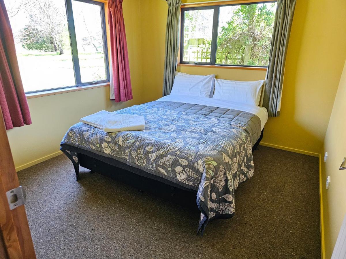Te Anau Farm Cottage Exterior photo